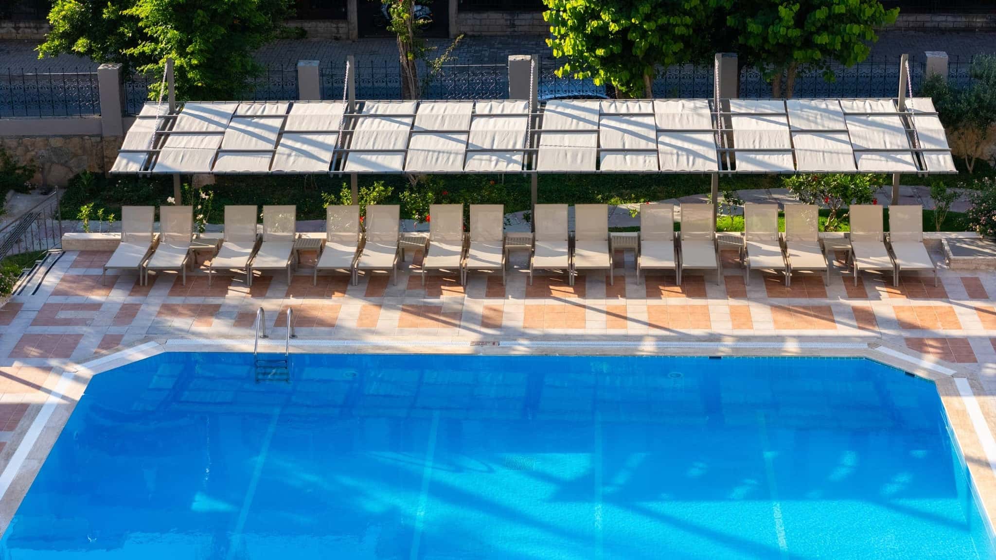 Sarıtaş Hotel Alanya outdoor swimming pool, water slide pool and poolside bar