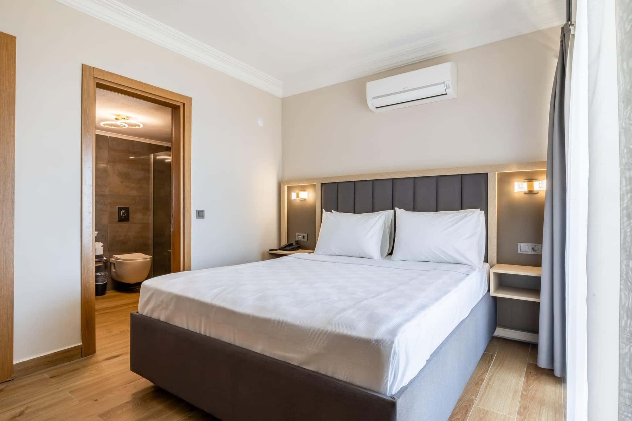Sarıtaş Hotel modern room bathroom and amenities