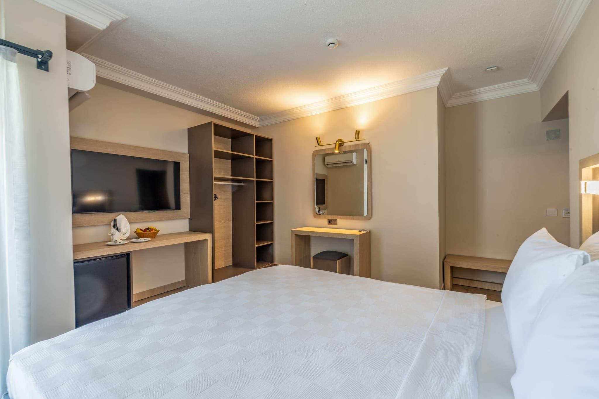 Sarıtaş Hotel comfortable guest room with balcony — Alanya